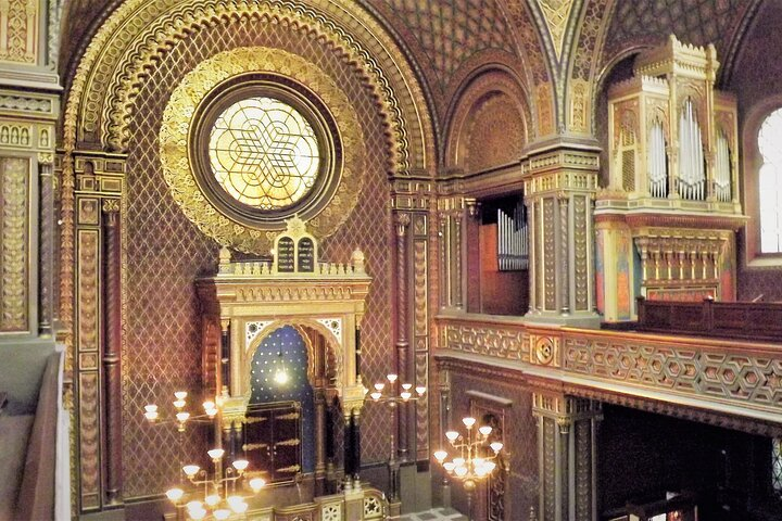 Step into a world of rich heritage and intricate design exploring the historic synagogues and the Old Jewish Cemetery in Prague’s Jewish Quarter all at your own pace.